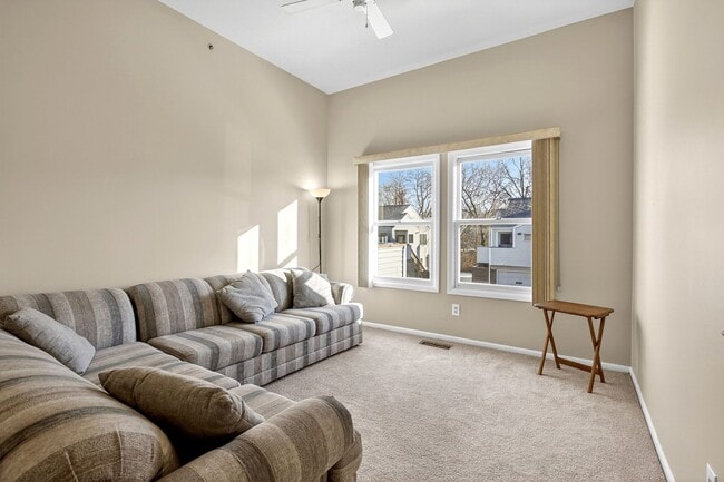 Building Photo - Creekside 1st floor unit Showing Saturday 2/7 10am-10:15am