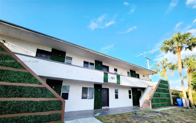 Building Photo - 191 SW 15th St