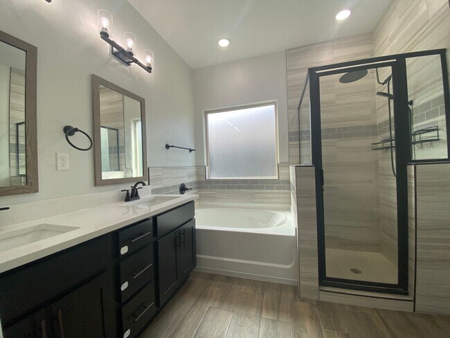 Building Photo - East El Paso 4 bed 2 bath Refrig A/C with gorgeous landscaping!