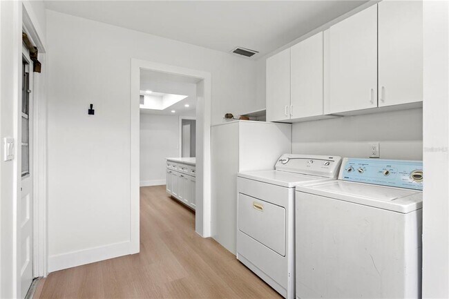 Building Photo - 5108 W San Jose St