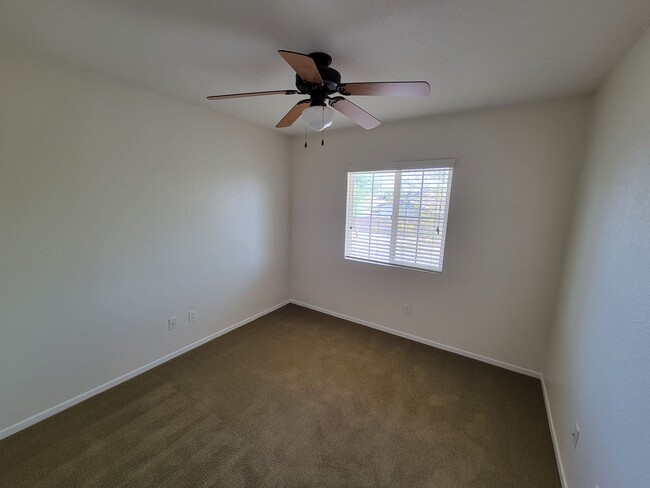 Building Photo - Spacious 3-Bedroom Townhome in Imperial – Available for Lease!