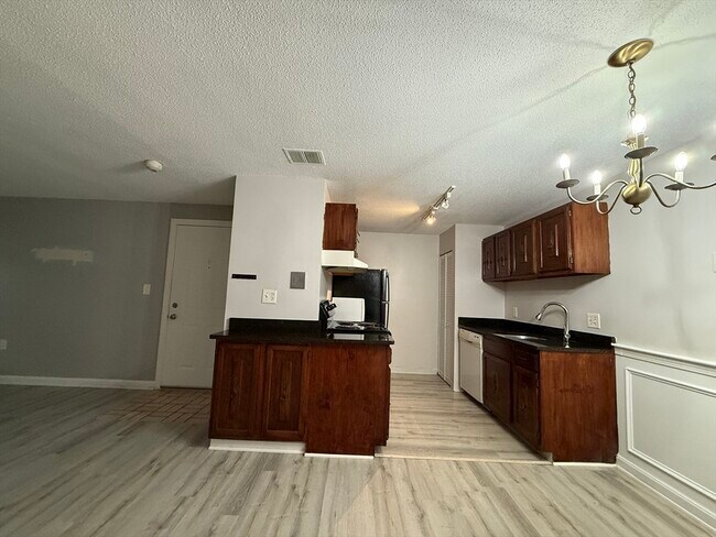 Building Photo - 34 Walden Dr