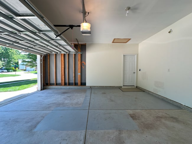Building Photo - Charming Wakefield Home with First-Floor B...