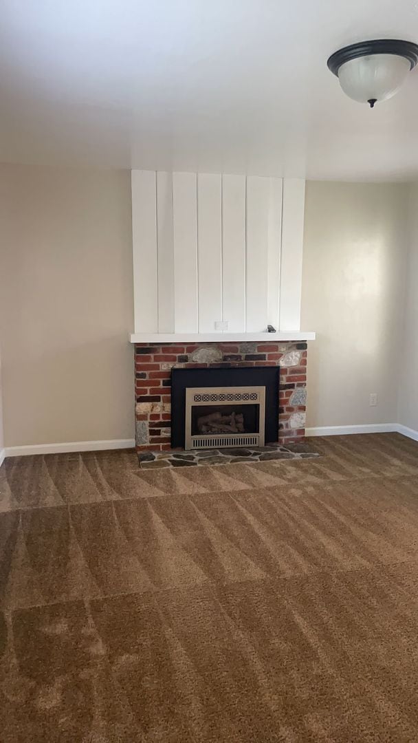 Building Photo - Cozy and Spacious 2-Bedroom House!