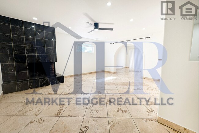 Building Photo - 5Bed/2Bath Home at Southern/Mill Ave! $399...