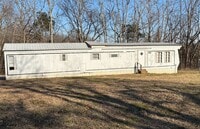 Building Photo - 2 bedroom mobile home located in the rolling hills of Moore County.