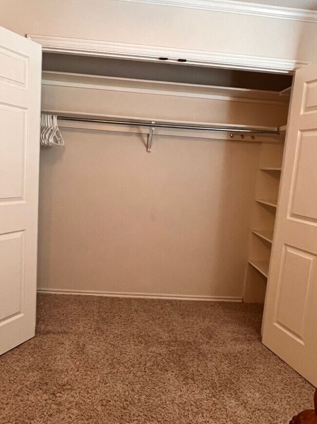 Building Photo - Large Fully Furnished Corporate Unit 1 Bed 1 Bath * Washer/Dryer Included