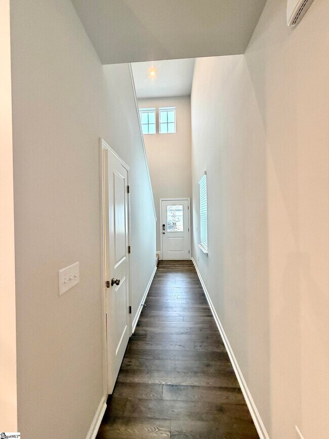 Building Photo - 139 Gervais Cir