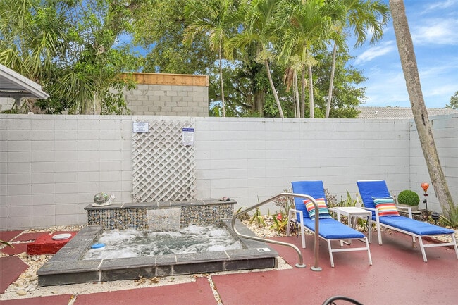 Building Photo - 234 Pine Ave