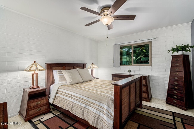 Building Photo - 6824 E 2nd St