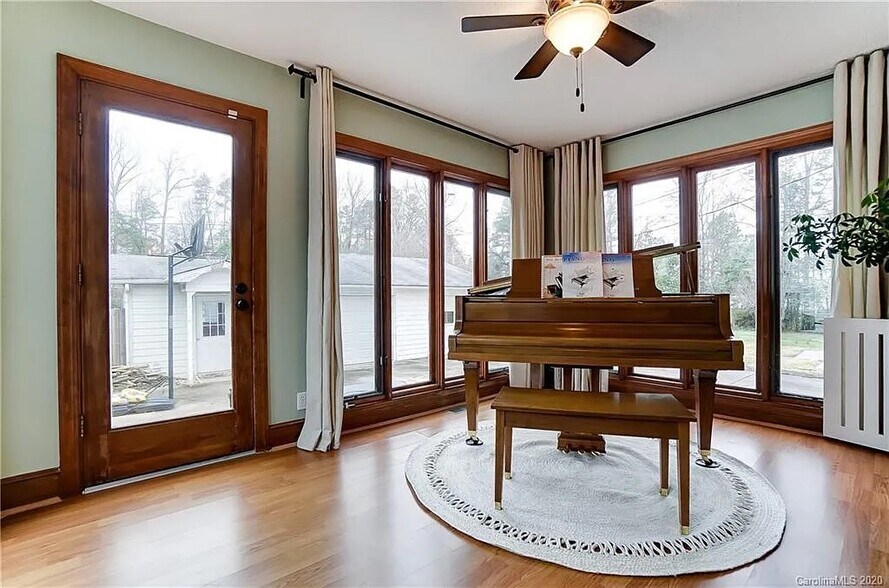 Building Photo - 10700 Forest Dr