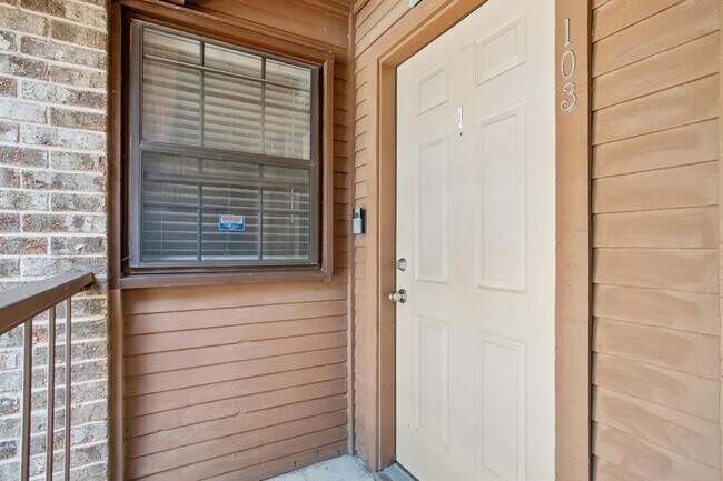 Building Photo - 10955 Wurzbach Rd