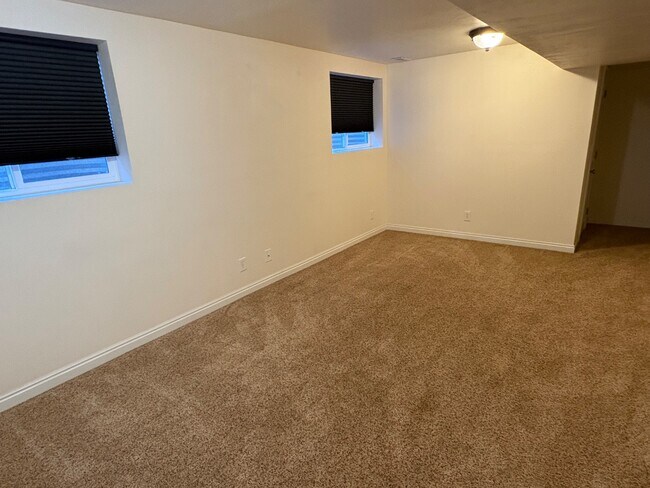 Building Photo - 1235 E 100 S