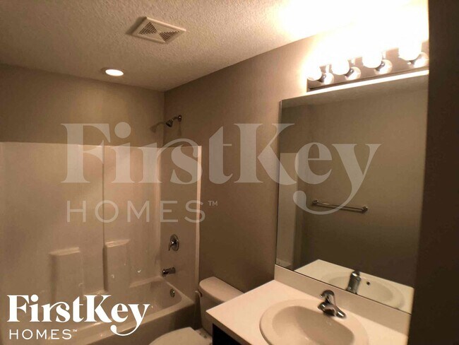 Building Photo - 2477 SW Aberdeen St