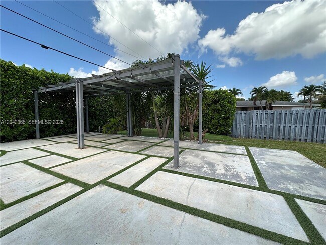 Building Photo - 10010 SW 162nd St