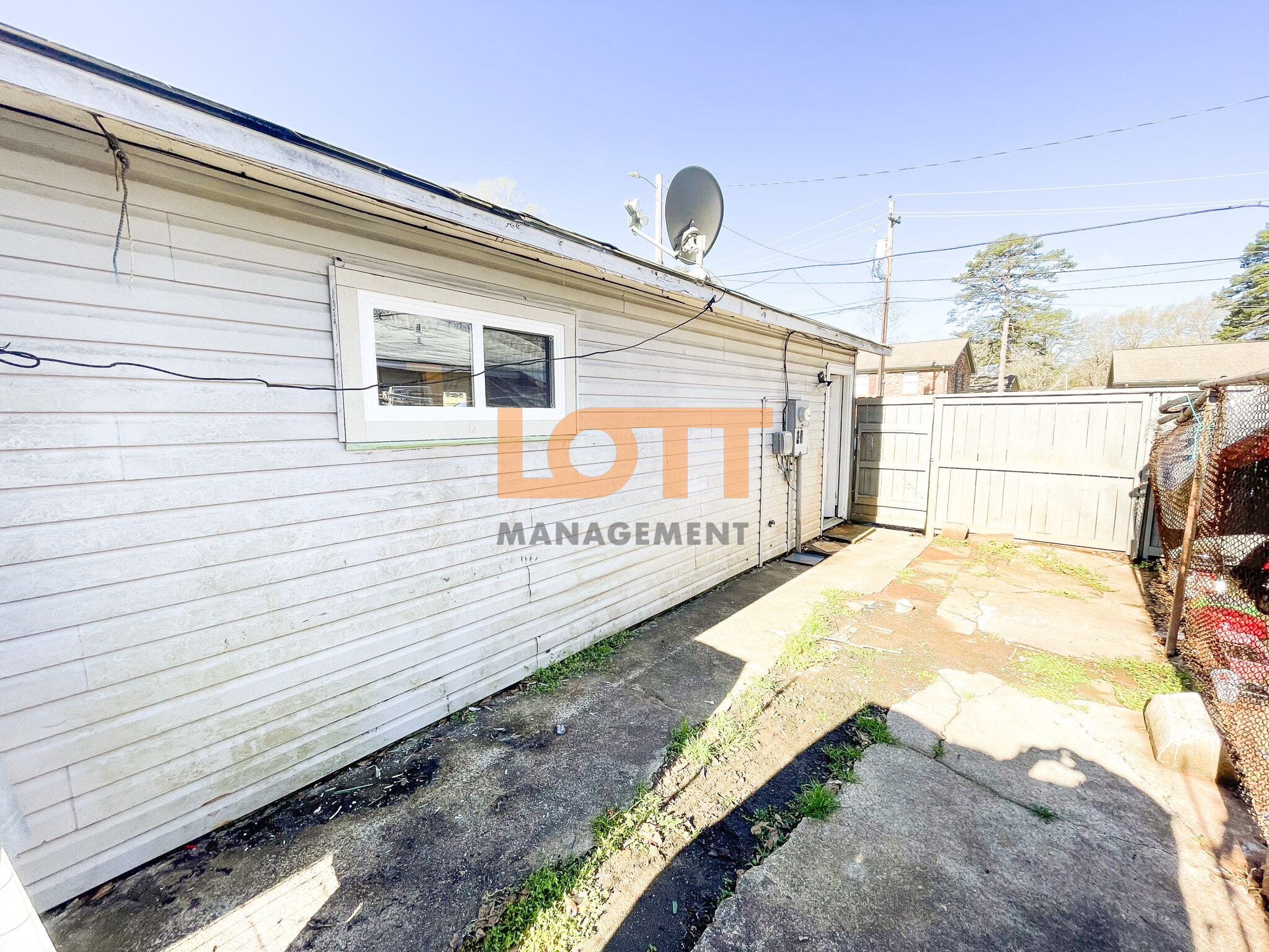 Building Photo - 10 Montis Dr