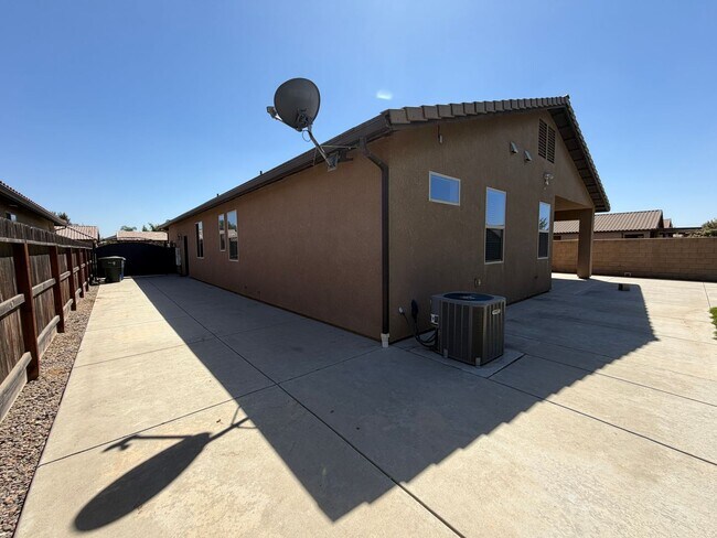 Building Photo - 5867 E Laurite Ave