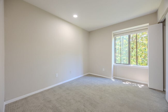 Building Photo - 6023 Forrest Hollow Ln