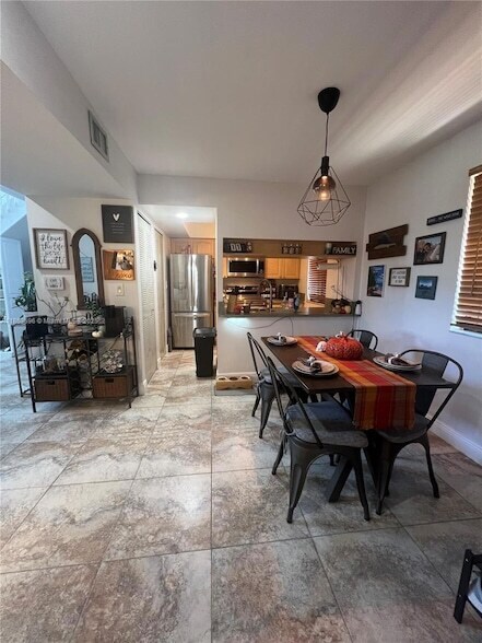 Building Photo - 15549 Miami Lakeway N