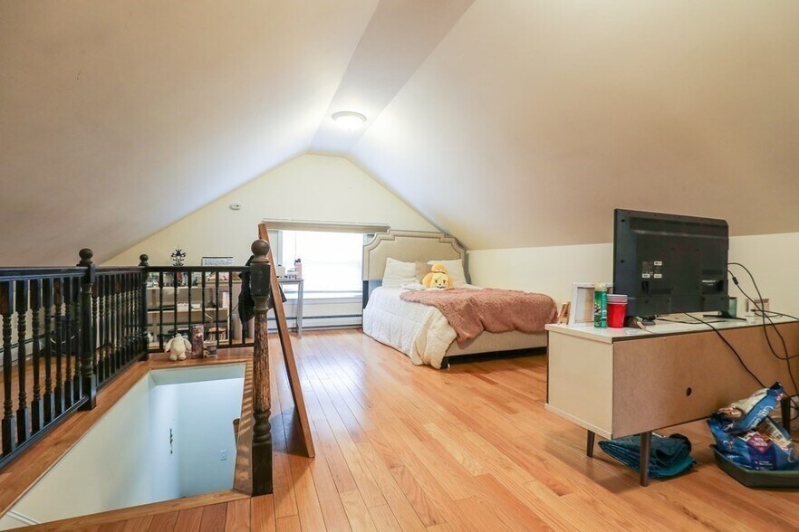 Master Bedroom - 59 Goodenough St