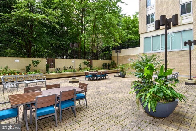 Building Photo - 4601 N Park Ave