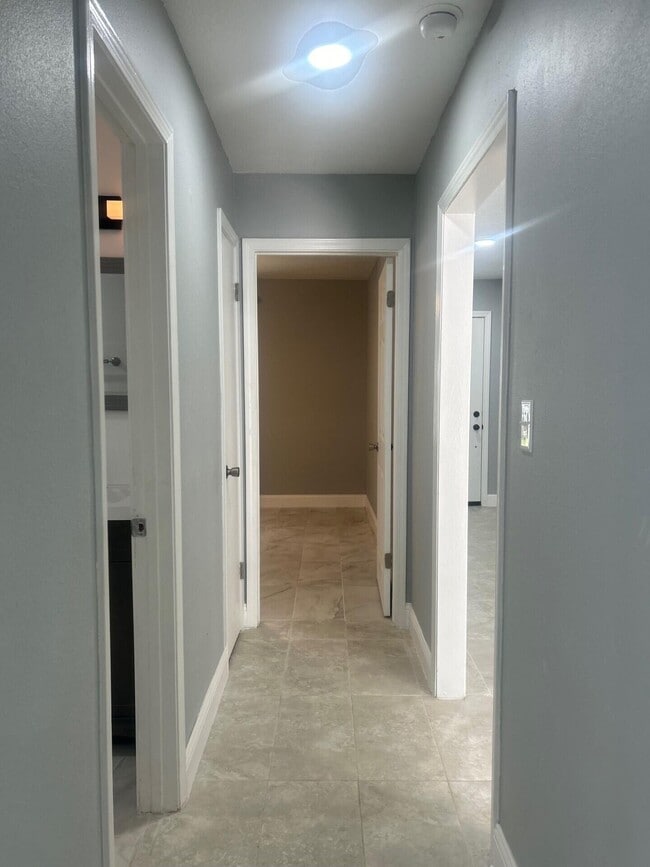 Building Photo - 7923 Oak Forest Dr