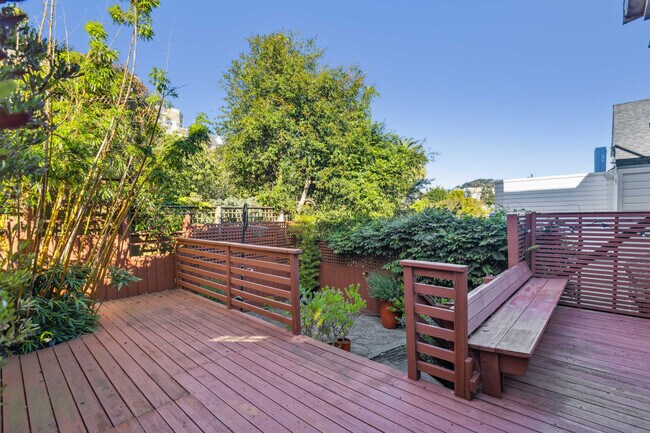 Building Photo - 282 Eureka St