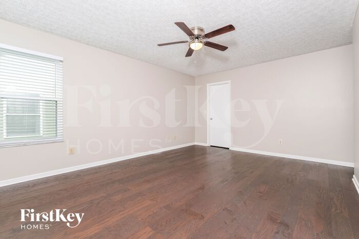Building Photo - 5717 Pleasant Hill Dr