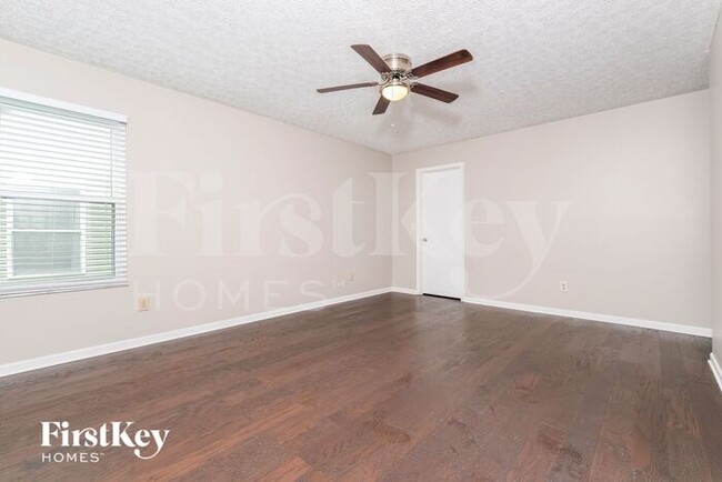 Building Photo - 5717 Pleasant Hill Dr