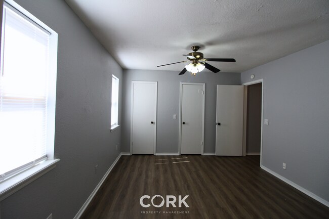 Building Photo - 708 Teal Pl