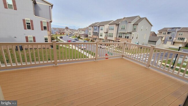 Building Photo - 9001 Shady Pines Dr