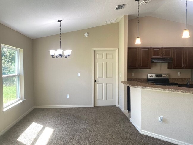 Building Photo - Maintenance-Free 4 Bedroom Rental!