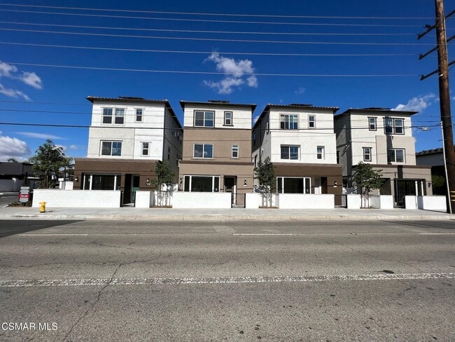 Building Photo - 3005 Cochran St