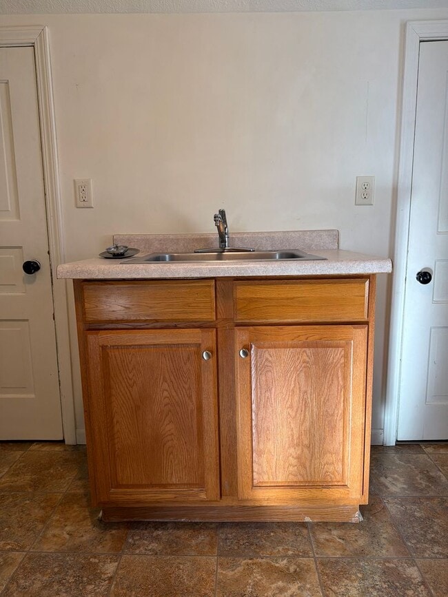 Building Photo - 376 Alger St