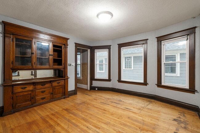 Building Photo - Cramer upper house