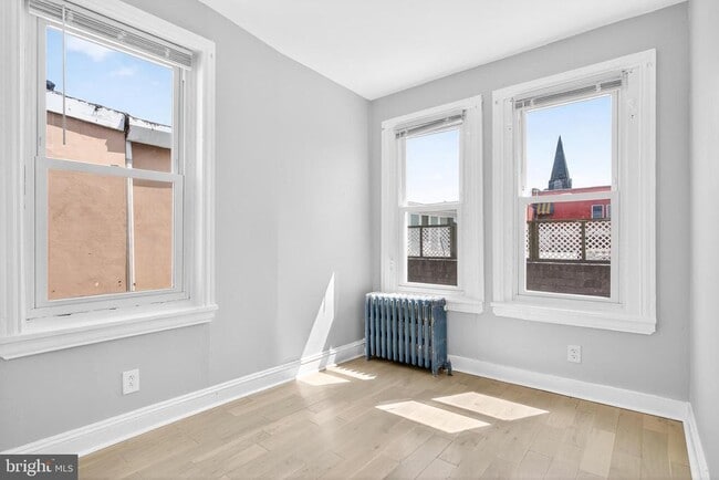 Building Photo - 3549 N Randolph St