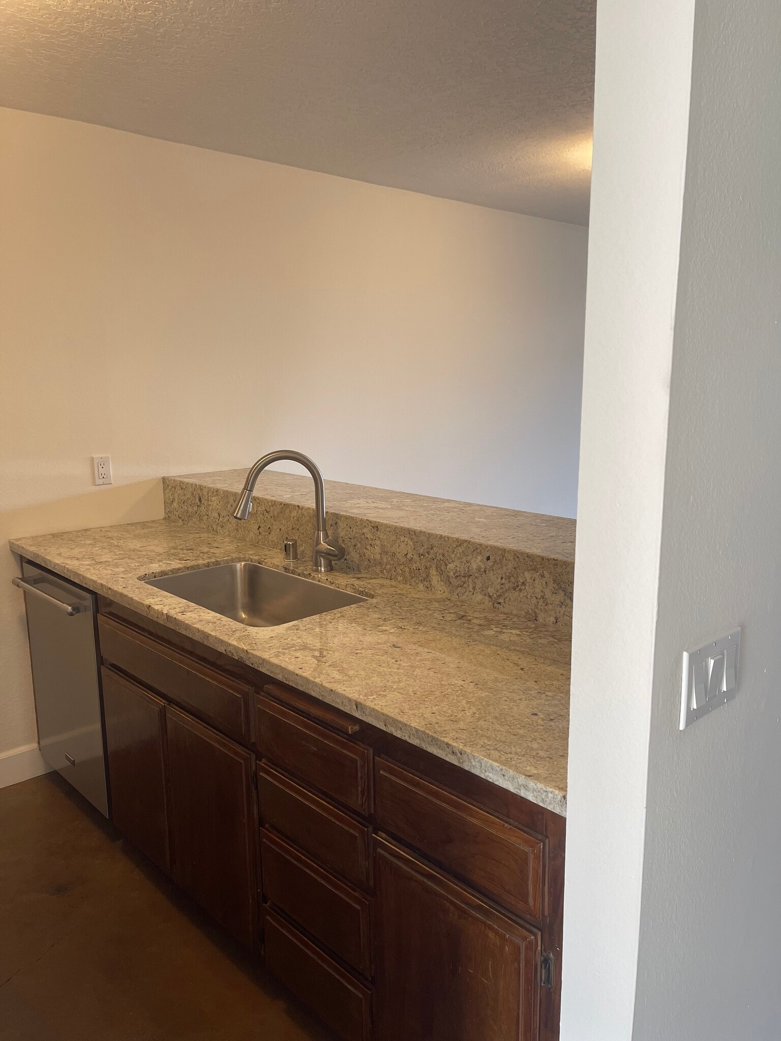 Right side of kitchen - 16622 Jib Cir