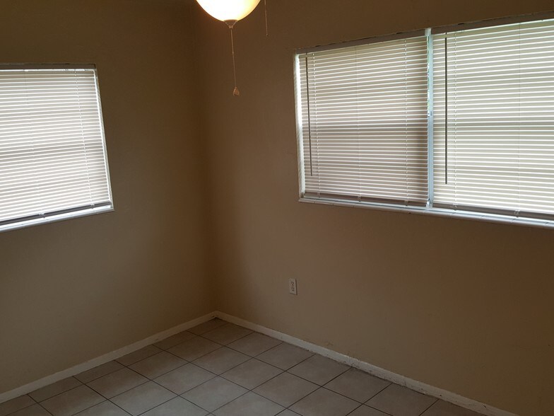 Building Photo - 104 Prince Ave