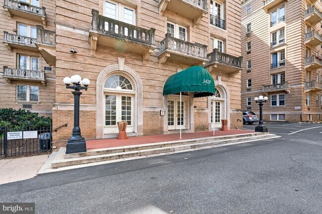 Building Photo - Mount Pleasant Studio Apartment W/Private ...