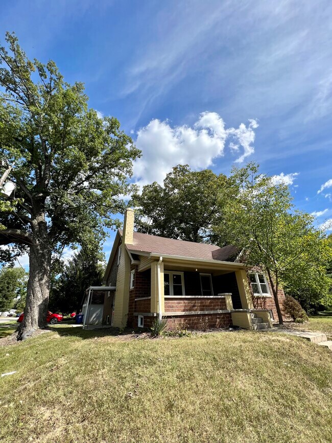Building Photo - 343 Villa Dr