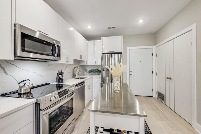 Building Photo - 1638 K St NE