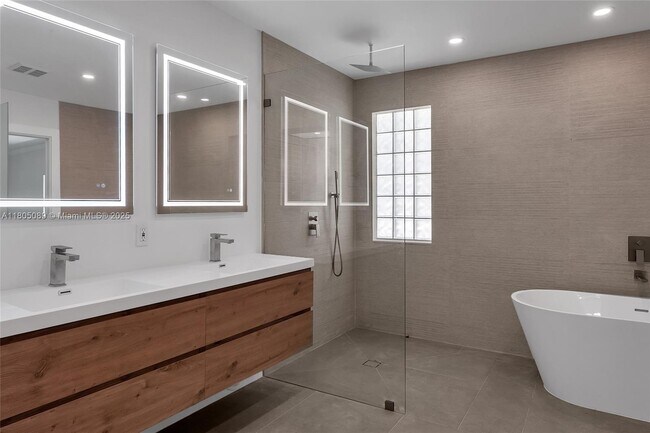 Building Photo - 8501 SW 54th Ct