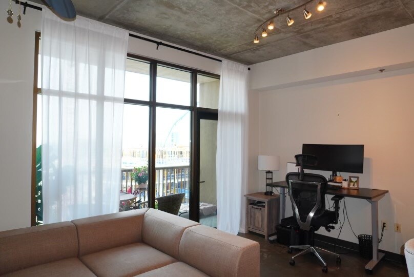 Building Photo - 1510 Demonbreun St