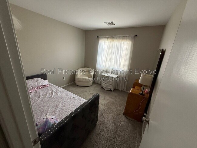 Building Photo - 7105 S 251st Dr