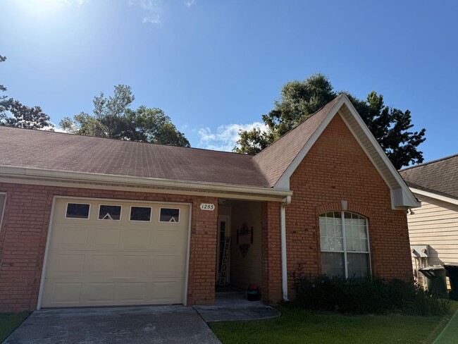 Primary Photo - Townhome in Villages Of Maclay