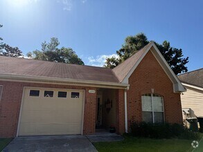 Building Photo - Townhome in Villages Of Maclay