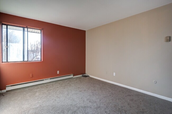 Building Photo - 383 Village Blvd N