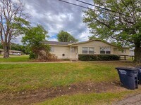 Building Photo - Beautifully remodeled 2-bedroom home in a ...
