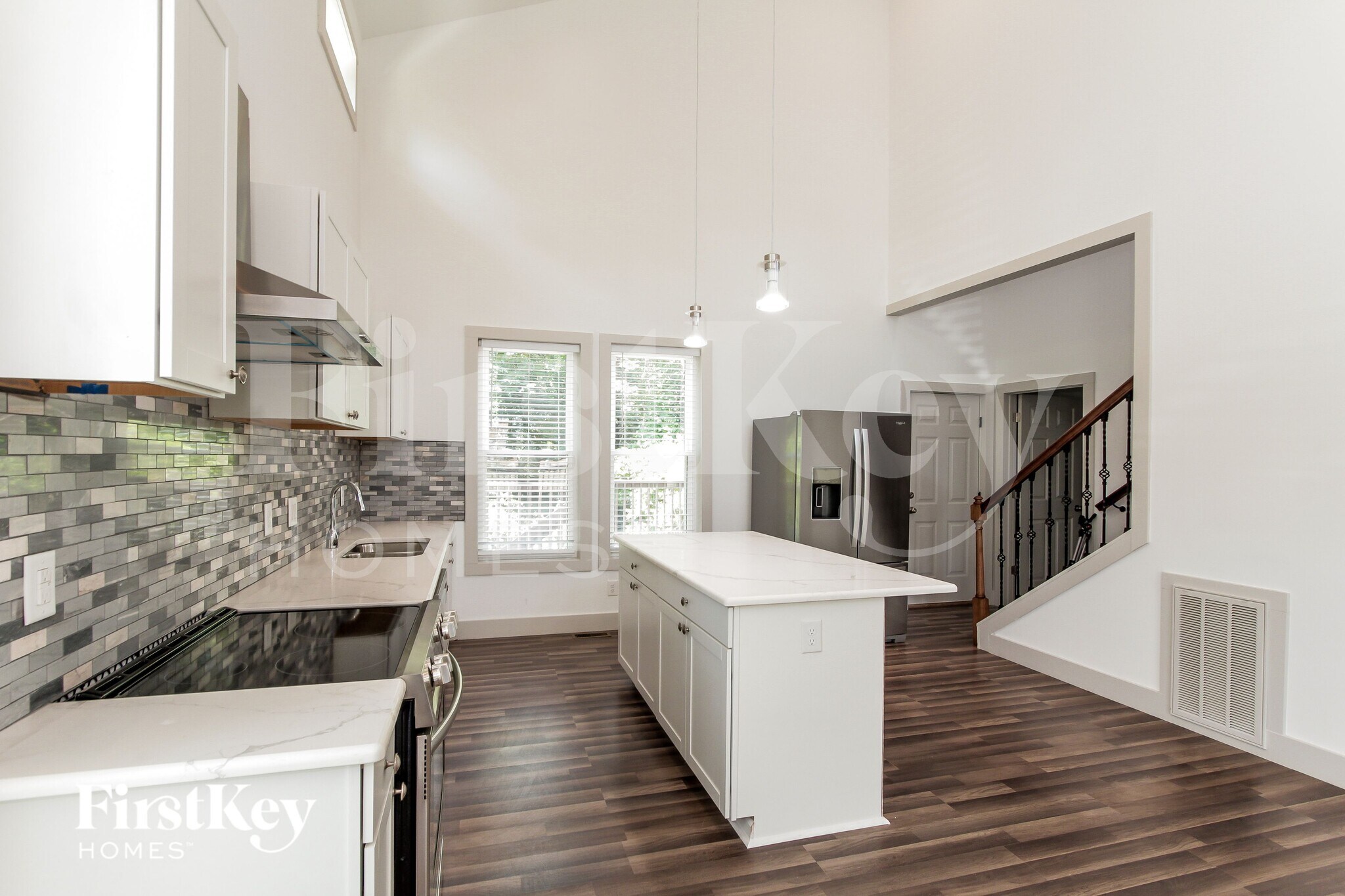 Building Photo - 81 May St