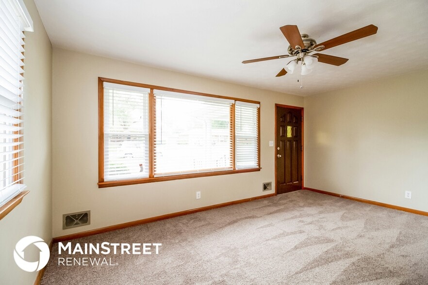 Building Photo - 2320 Embassy Ln